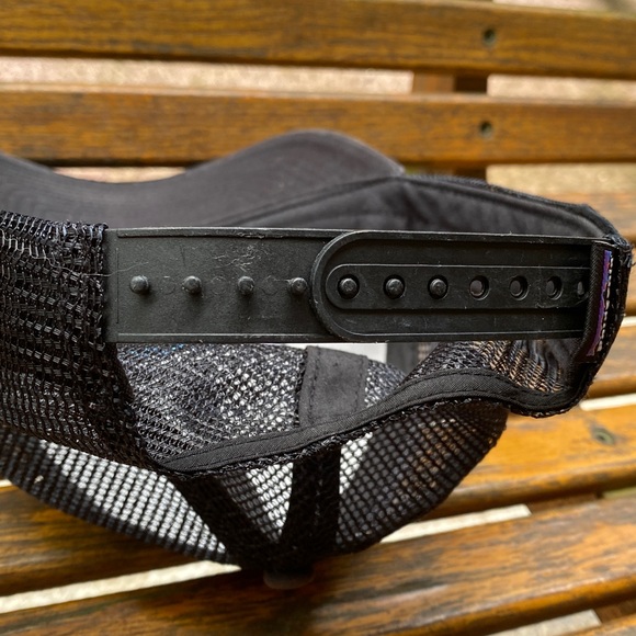 Patagonia faded Black SnapBack Hat 6 panel mesh back cap - Picture 8 of 15